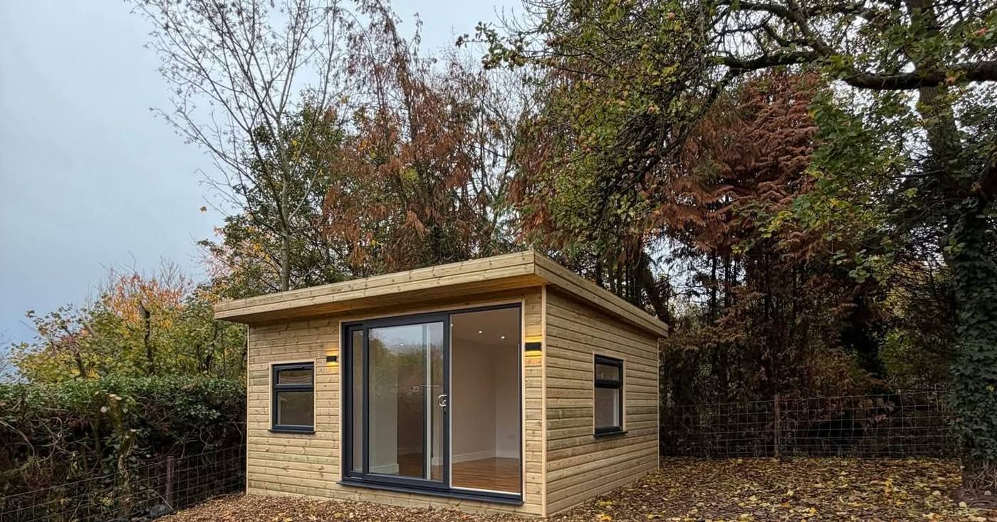 Timber-clad garden room